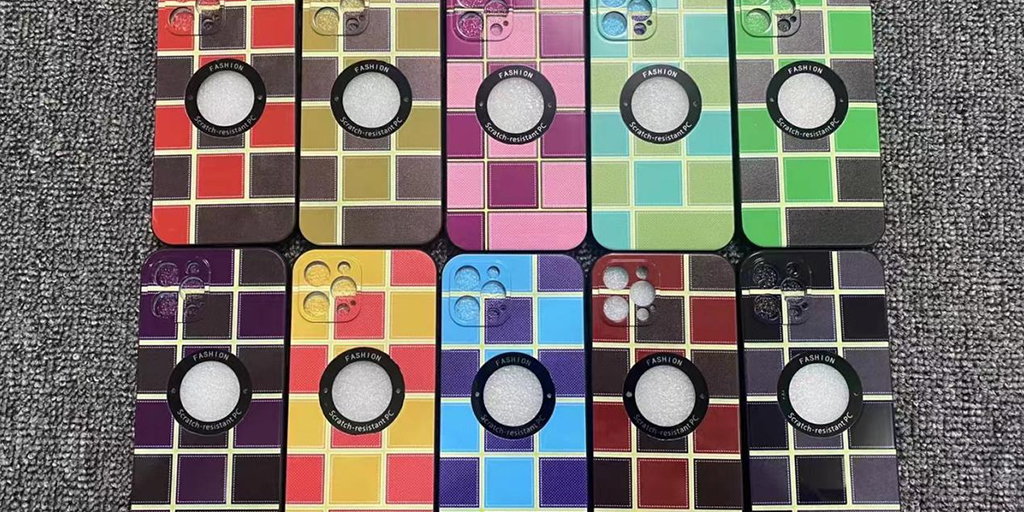 Переваги та недоліки чохла для мобільного телефону з різноманітних матеріалів